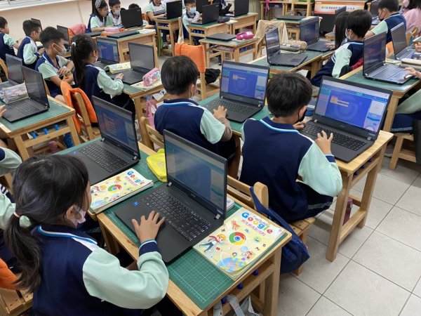 111學年度創客社群公開授課-黃豊迅主任