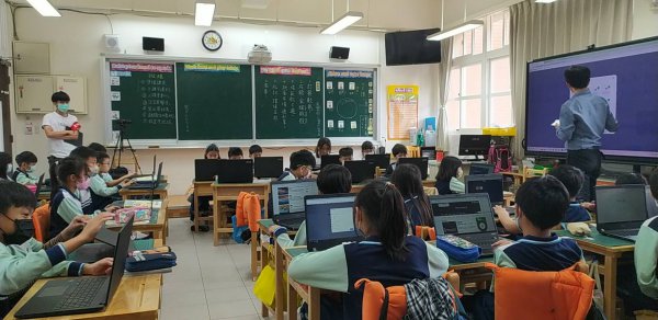111學年度創客社群公開授課-黃豊迅主任
