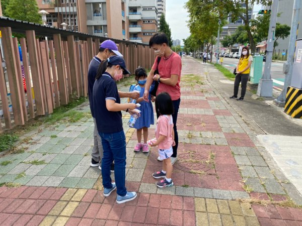 111學年度迎新活動-大手牽小手 一起上學趣