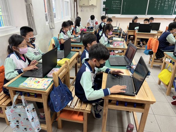 111學年度創客社群公開授課-黃豊迅主任