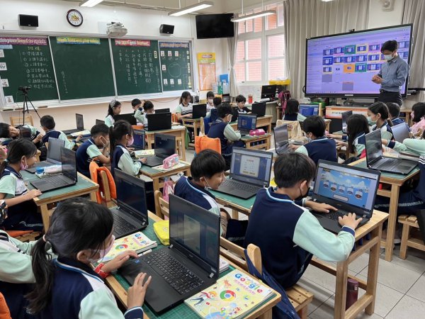 111學年度創客社群公開授課-黃豊迅主任