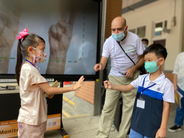 111學年度迎新活動-大手牽小手 一起上學趣