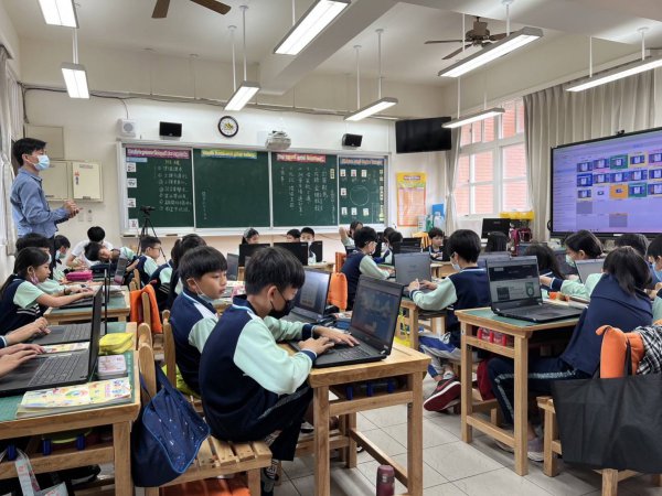 111學年度創客社群公開授課-黃豊迅主任