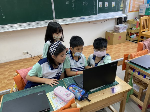 111學年度創客社群公開授課-黃豊迅主任