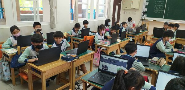 111學年度創客社群公開授課-黃豊迅主任