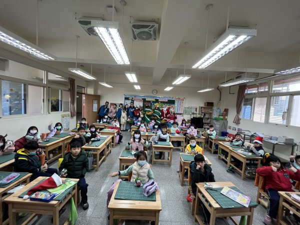 112學年度國際周遊耶誕慶