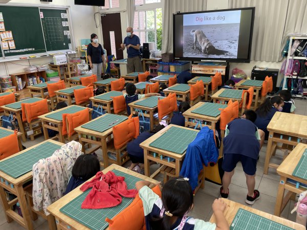 111學年度雙語亮點教學(9月公開授課一年2班體育課)