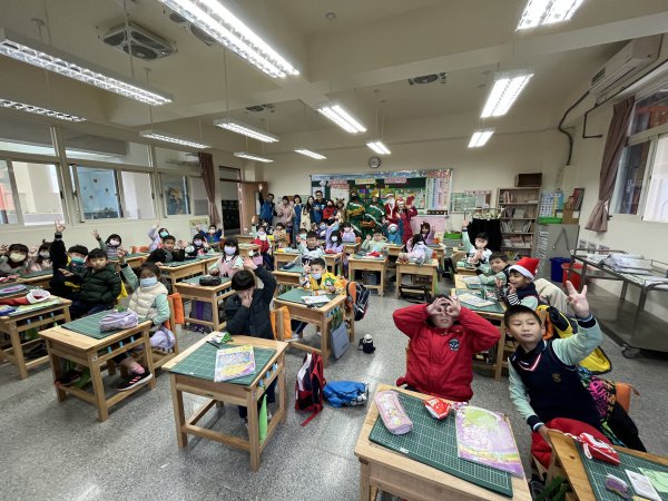 112學年度國際周遊耶誕慶