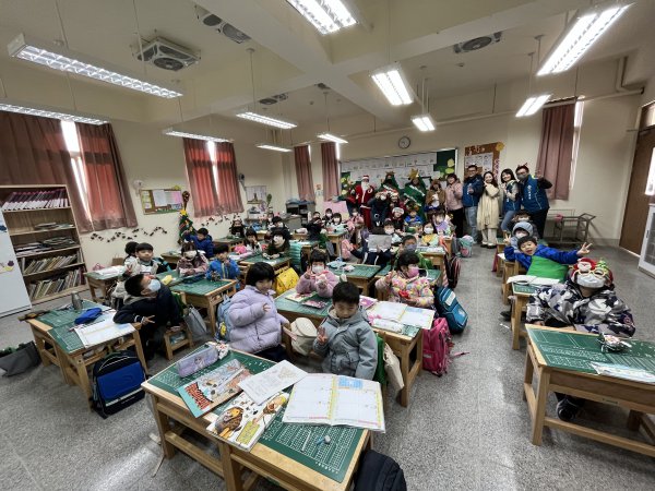 112學年度國際周遊耶誕慶