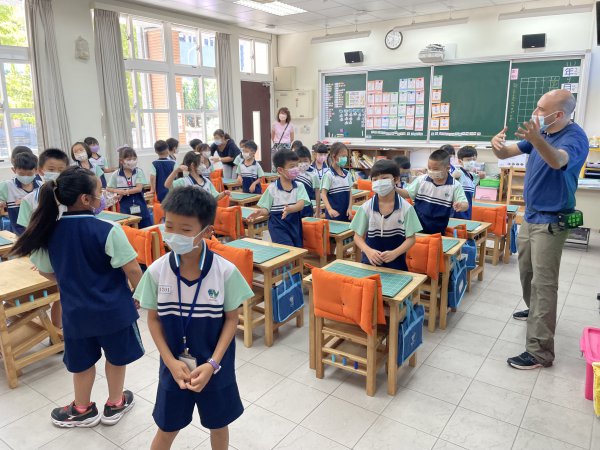 111學年度雙語亮點教學(9月公開授課一年2班體育課)