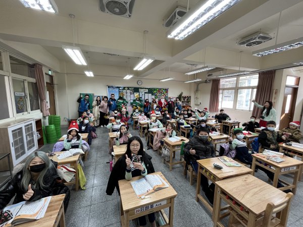 112學年度國際周遊耶誕慶