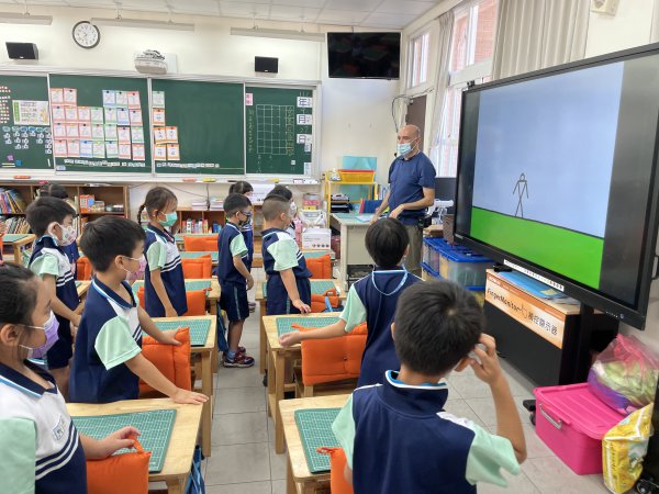 111學年度雙語亮點教學(9月公開授課一年2班體育課)