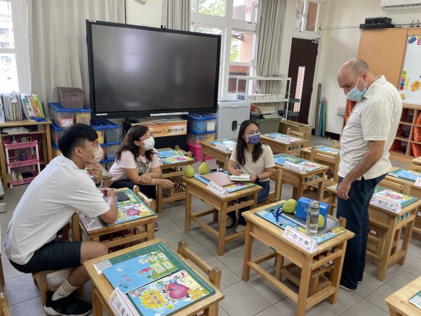 111學年度雙語教學-中師與外師協同備課
