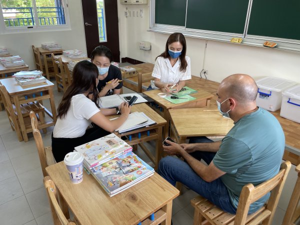 111學年度雙語教學-中師與外師協同備課