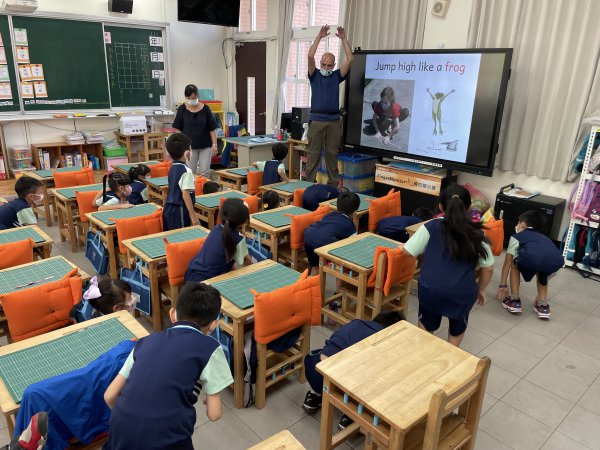 111學年度雙語亮點教學(9月公開授課一年2班體育課)