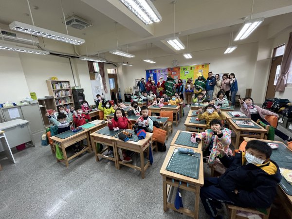 112學年度國際周遊耶誕慶