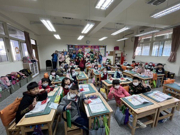 112學年度國際周遊耶誕慶