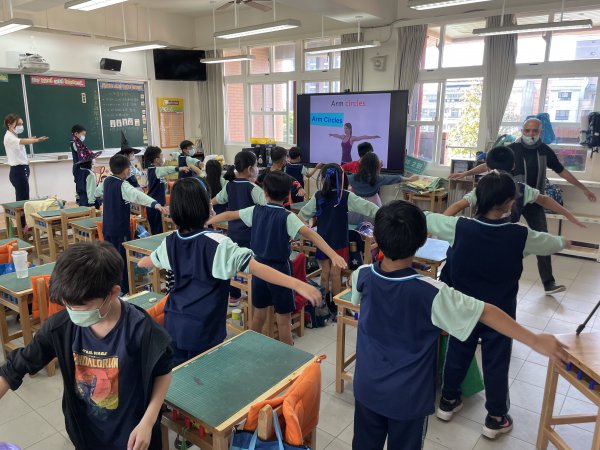 111學年度雙語亮點教學(10月公開授課三年2班體育課)