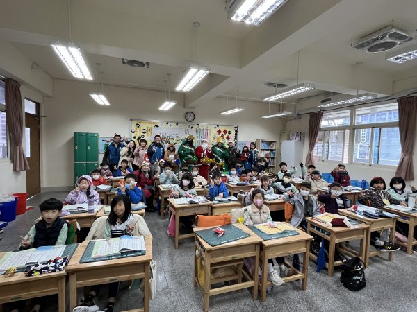 112學年度國際周遊耶誕慶