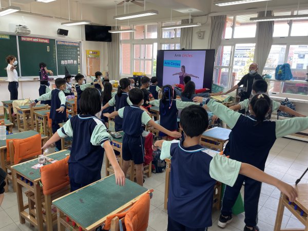 111學年度雙語亮點教學(10月公開授課三年2班體育課)