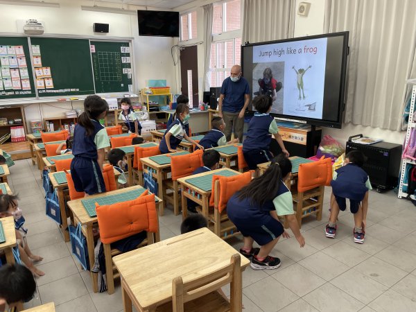 111學年度雙語亮點教學(9月公開授課一年2班體育課)