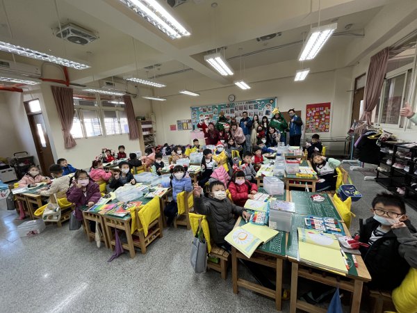 112學年度國際周遊耶誕慶